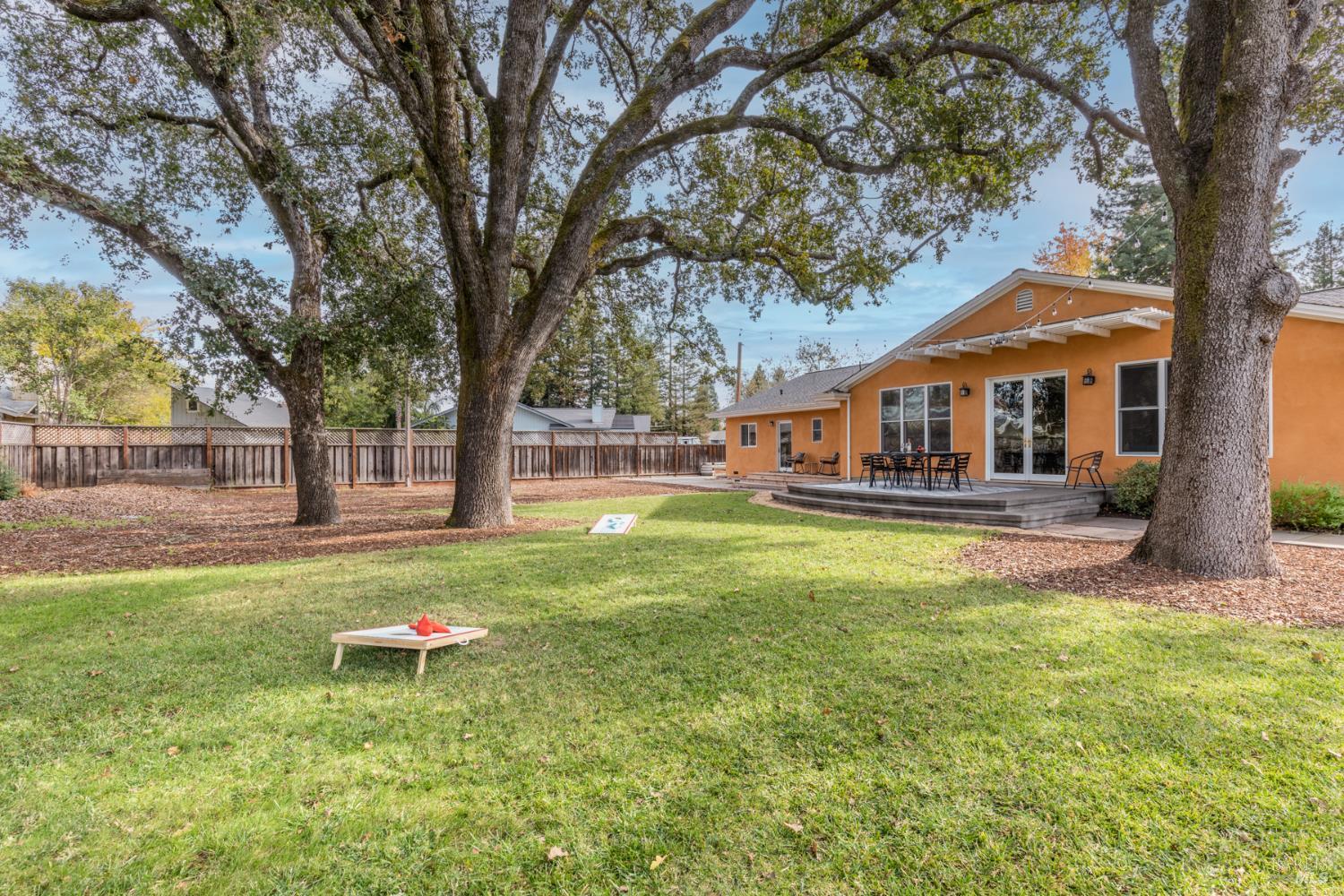 Detail Gallery Image 3 of 40 For 9821 Dawn Way, Windsor,  CA 95492 - 5 Beds | 4 Baths