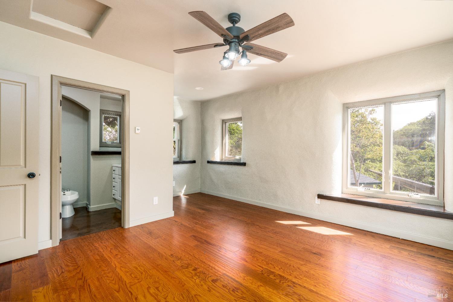 Detail Gallery Image 17 of 91 For 5510 Parducci Rd, Ukiah,  CA 95482 - 3 Beds | 3 Baths