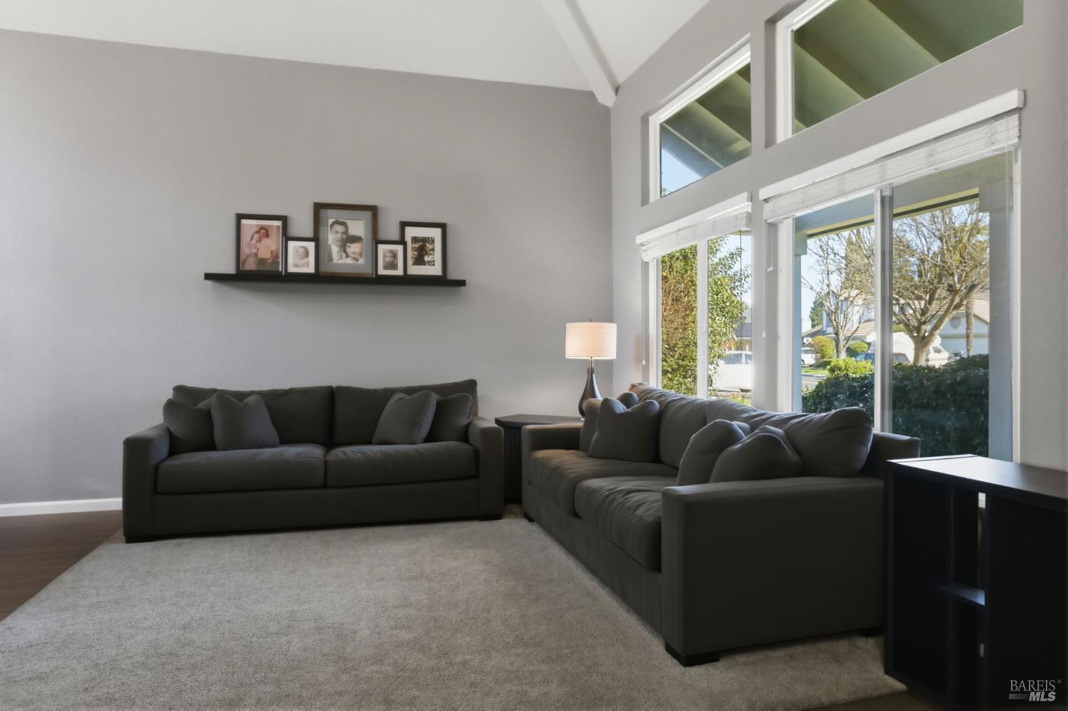 Detail Gallery Image 7 of 52 For 708 Owl Dr, Vacaville,  CA 95687 - 4 Beds | 3 Baths