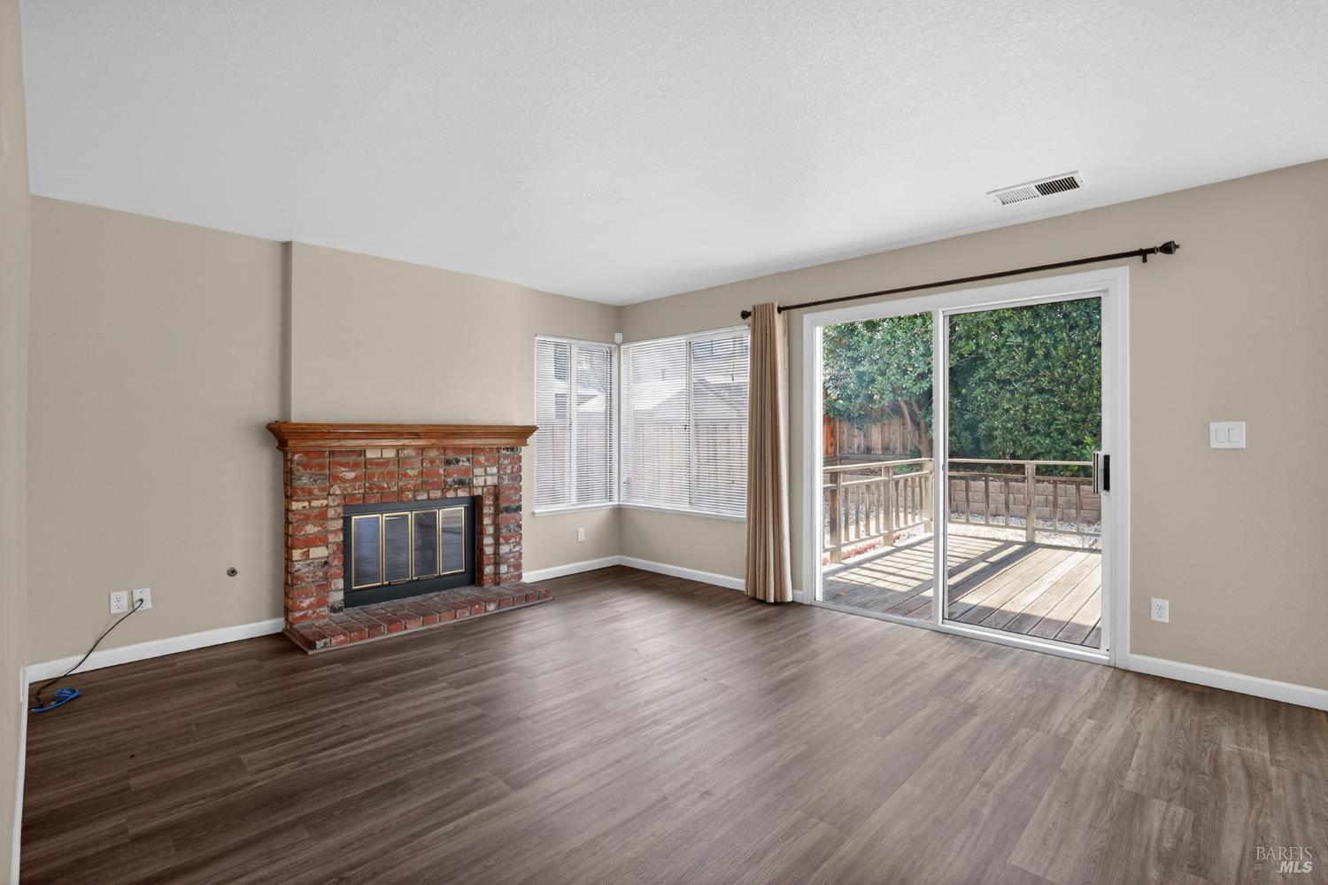 Detail Gallery Image 12 of 30 For 3537 Centennial Dr, Antioch,  CA 94509 - 4 Beds | 2/1 Baths