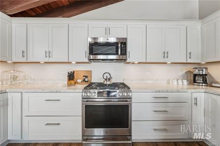 Detail Gallery Image 11 of 61 For 10165 Lakeshore Dr, Clearlake,  CA 95422 - 4 Beds | 3 Baths