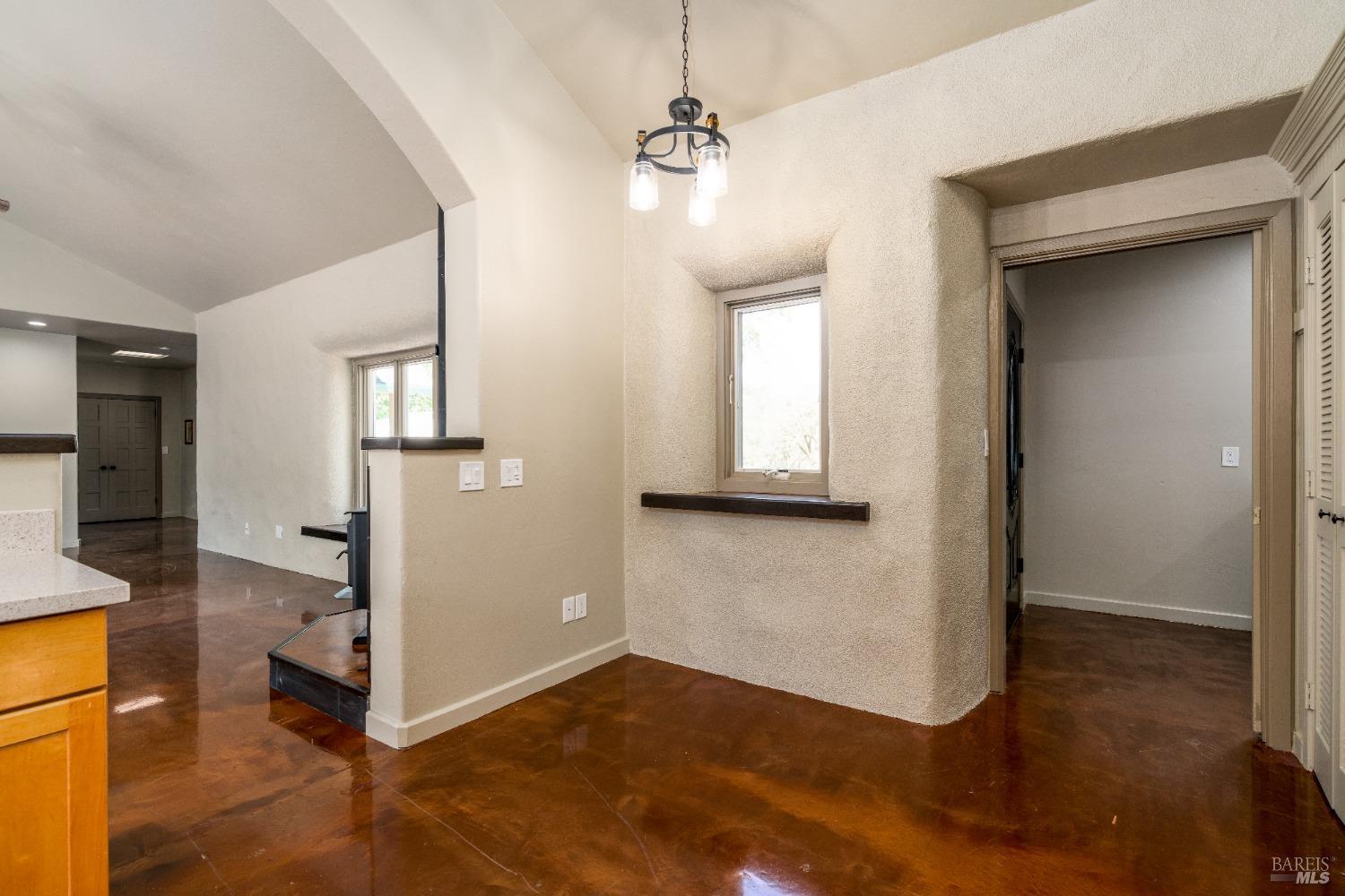 Detail Gallery Image 15 of 91 For 5510 Parducci Rd, Ukiah,  CA 95482 - 3 Beds | 3 Baths