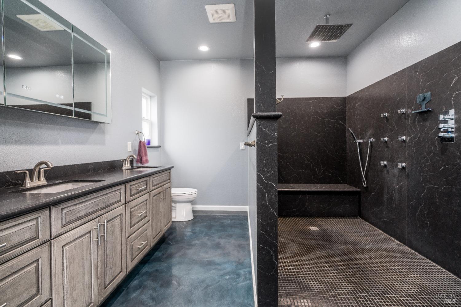 Detail Gallery Image 68 of 91 For 5510 Parducci Rd, Ukiah,  CA 95482 - 3 Beds | 3 Baths