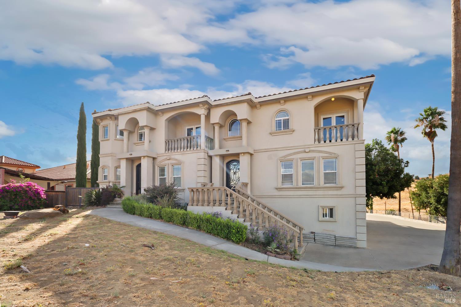 Detail Gallery Image 15 of 99 For 3945 Joslin Ln, Vacaville,  CA 95688 - 6 Beds | 5/4 Baths