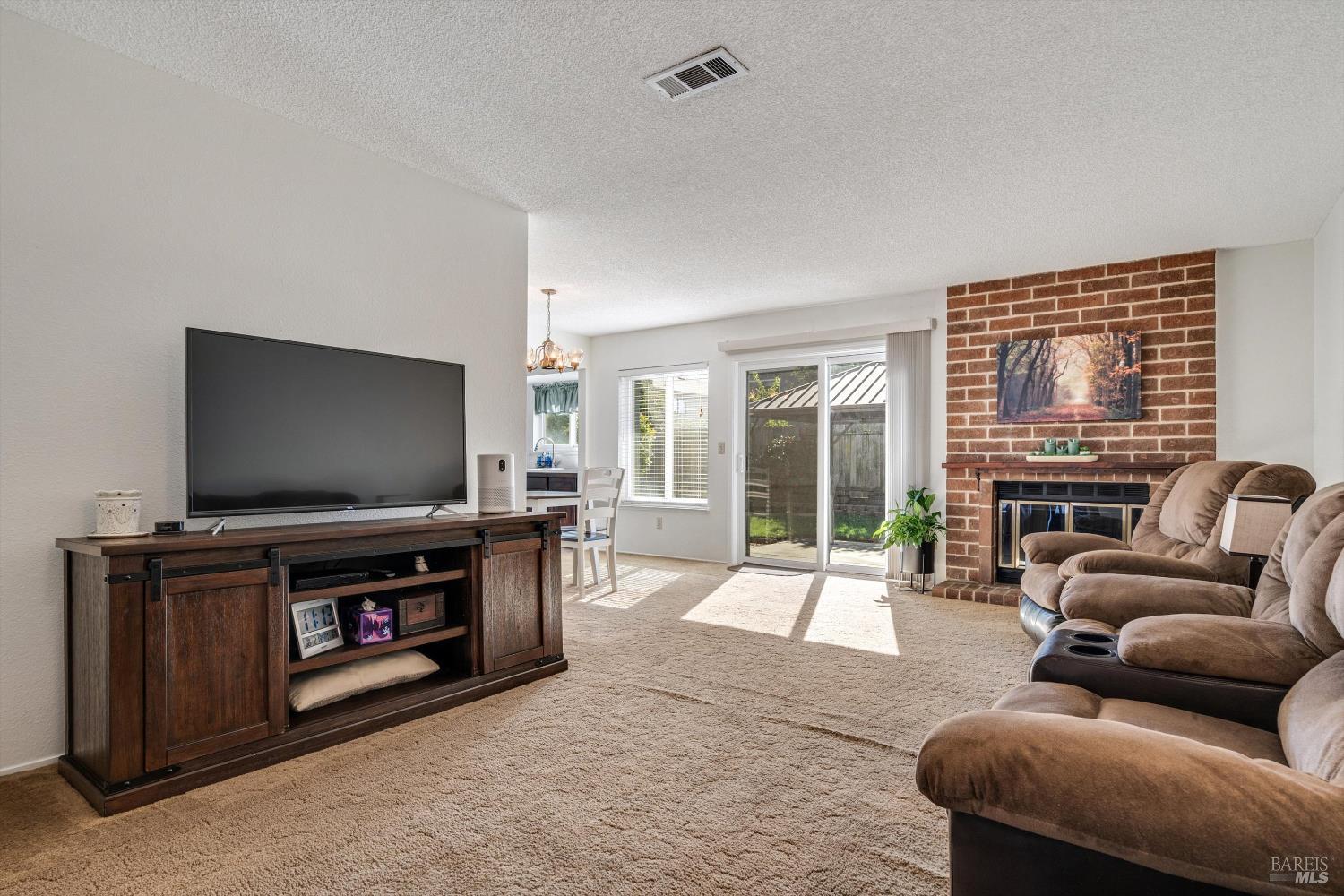 Detail Gallery Image 5 of 22 For 1403 Shasta St, Suisun City,  CA 94585 - 3 Beds | 2 Baths