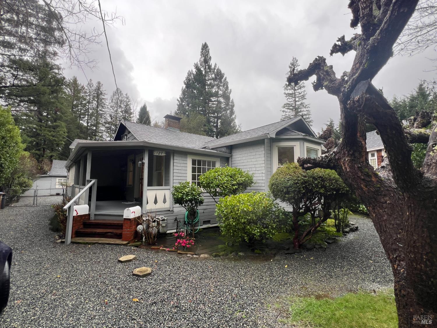 Detail Gallery Image 2 of 32 For 127 Bolinas Ave, Ross,  CA 94957 - 2 Beds | 1 Baths