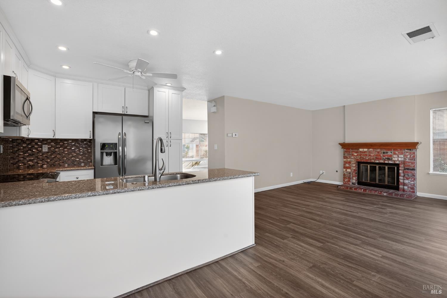 Detail Gallery Image 9 of 30 For 3537 Centennial Dr, Antioch,  CA 94509 - 4 Beds | 2/1 Baths