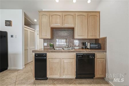 Detail Gallery Image 41 of 61 For 10165 Lakeshore Dr, Clearlake,  CA 95422 - 4 Beds | 3 Baths