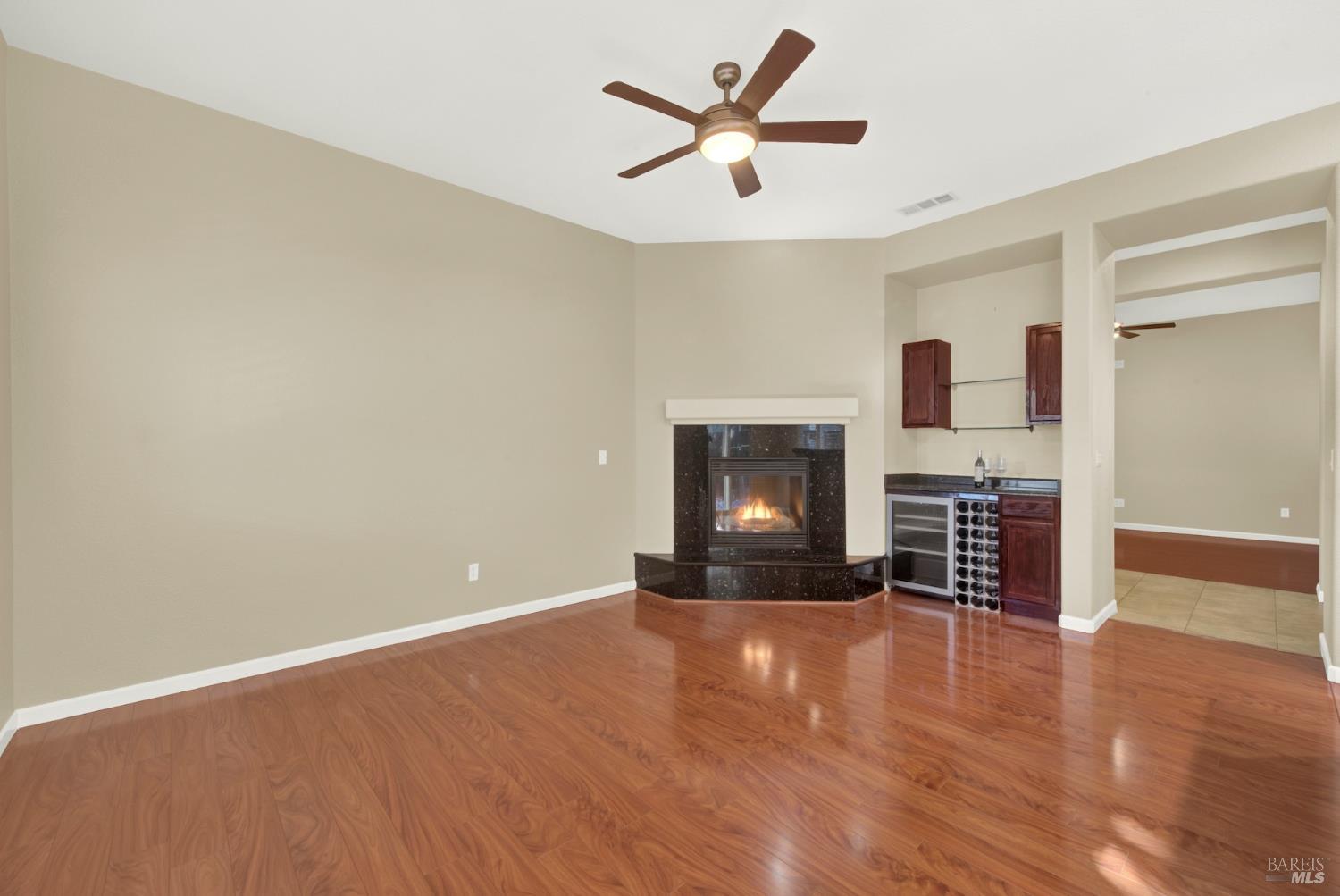 Detail Gallery Image 12 of 71 For 3007 Norwich Ct, Vacaville,  CA 95687 - 3 Beds | 2 Baths