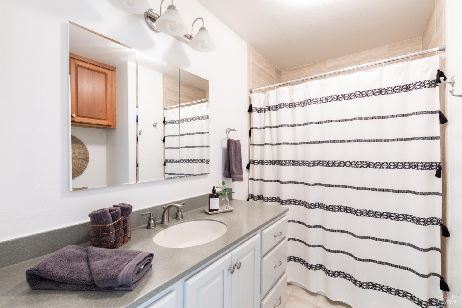 Detail Gallery Image 20 of 40 For 9821 Dawn Way, Windsor,  CA 95492 - 5 Beds | 4 Baths