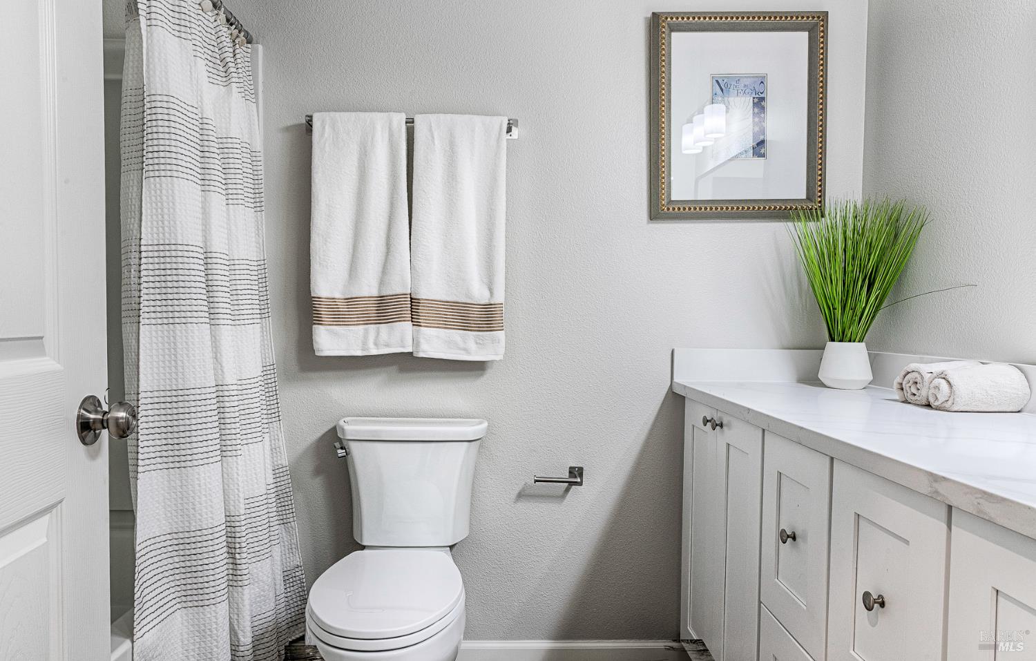 Detail Gallery Image 25 of 39 For 1962 Las Ventanas Dr, Santa Rosa,  CA 95407 - 3 Beds | 2/1 Baths