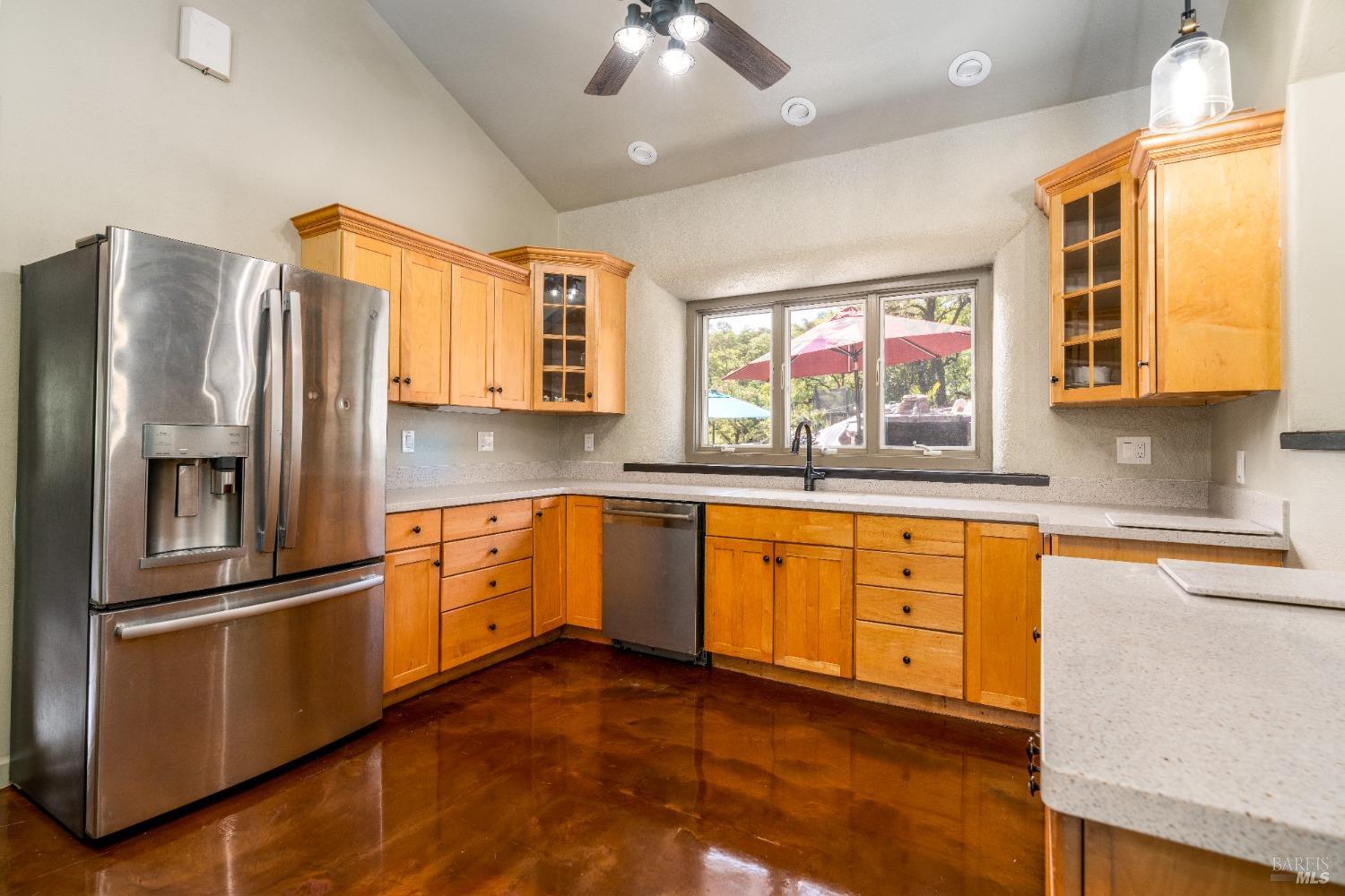 Detail Gallery Image 13 of 91 For 5510 Parducci Rd, Ukiah,  CA 95482 - 3 Beds | 3 Baths