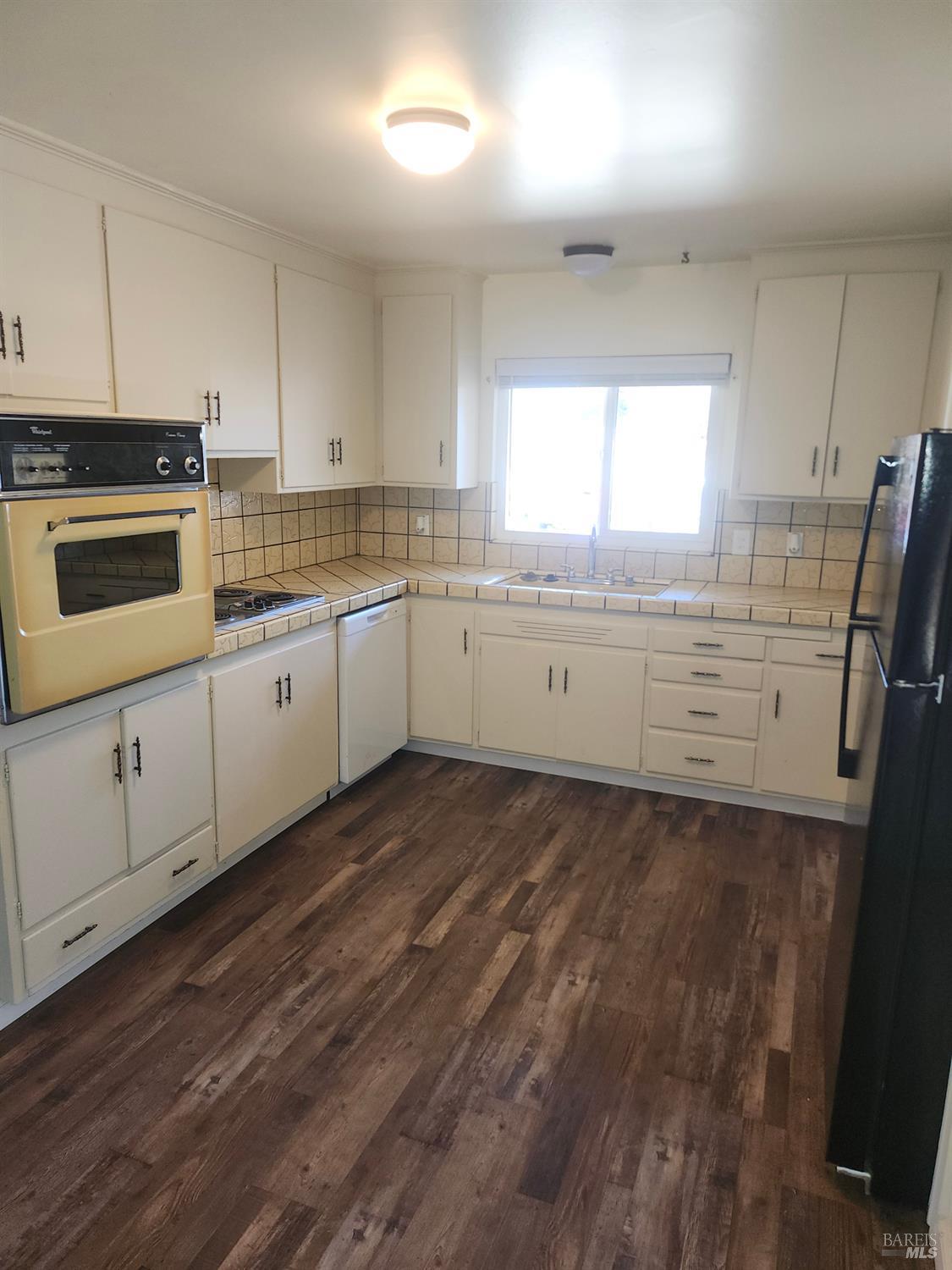 Detail Gallery Image 6 of 13 For 1338 Rose Ave, Ukiah,  CA 95482 - 3 Beds | 2 Baths