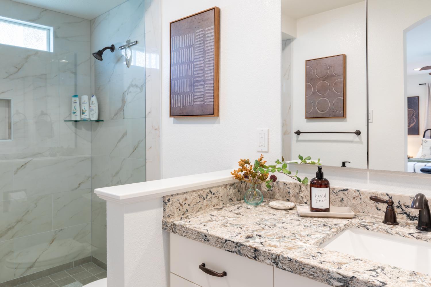 Detail Gallery Image 21 of 40 For 9821 Dawn Way, Windsor,  CA 95492 - 5 Beds | 4 Baths