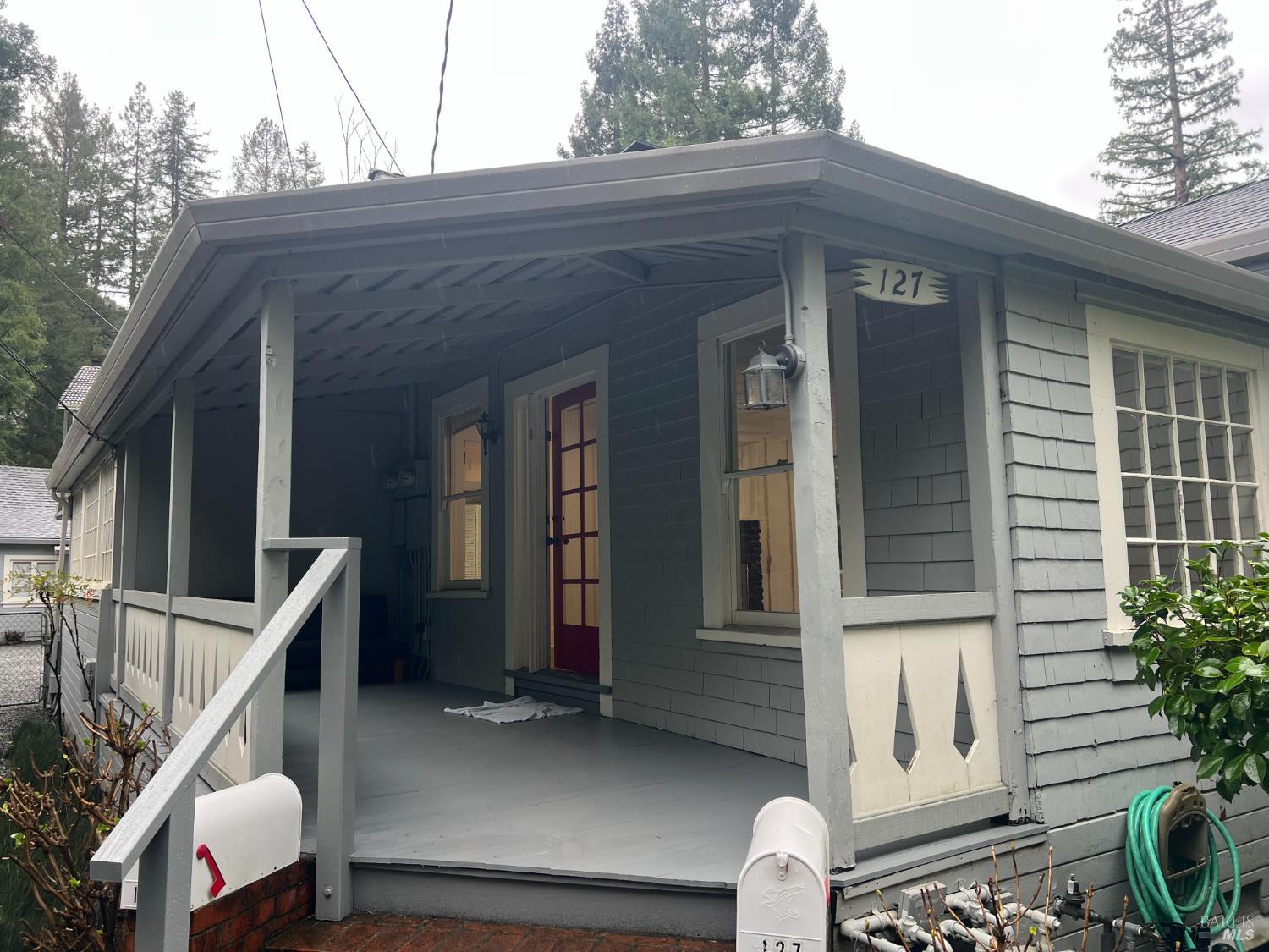 Detail Gallery Image 3 of 32 For 127 Bolinas Ave, Ross,  CA 94957 - 2 Beds | 1 Baths