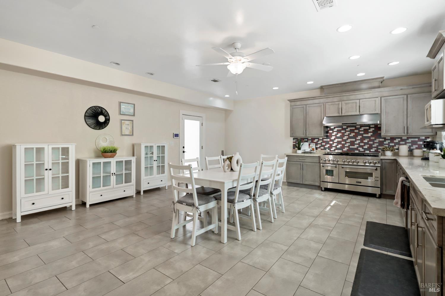 Detail Gallery Image 35 of 99 For 3945 Joslin Ln, Vacaville,  CA 95688 - 6 Beds | 5/4 Baths