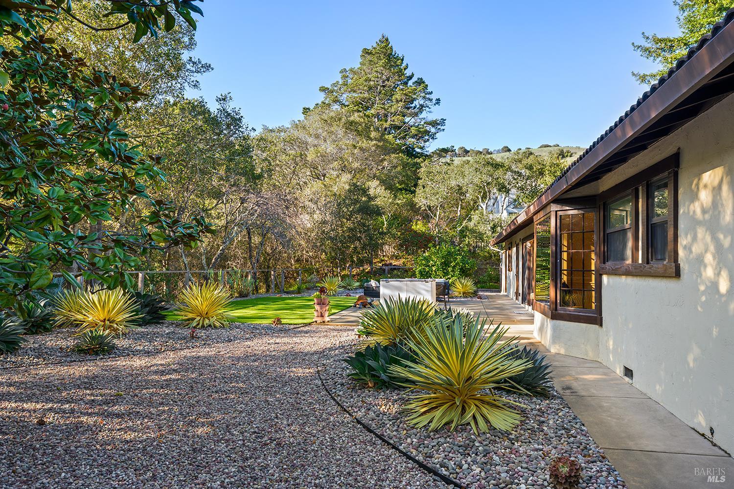 Detail Gallery Image 18 of 39 For 22 Paseo Mirasol Unkn, Tiburon,  CA 94920 - 4 Beds | 2 Baths