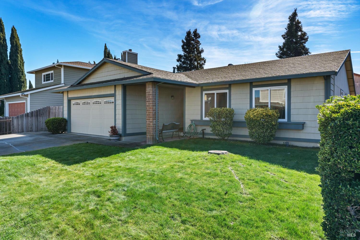 Detail Gallery Image 3 of 22 For 1403 Shasta St, Suisun City,  CA 94585 - 3 Beds | 2 Baths