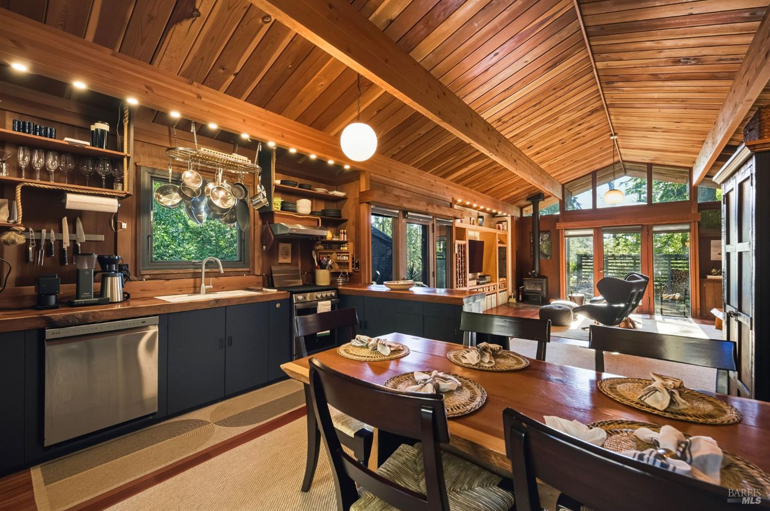 Detail Gallery Image 4 of 27 For 22000 Timber Cove Rd, Jenner,  CA 95450 - 2 Beds | 2 Baths