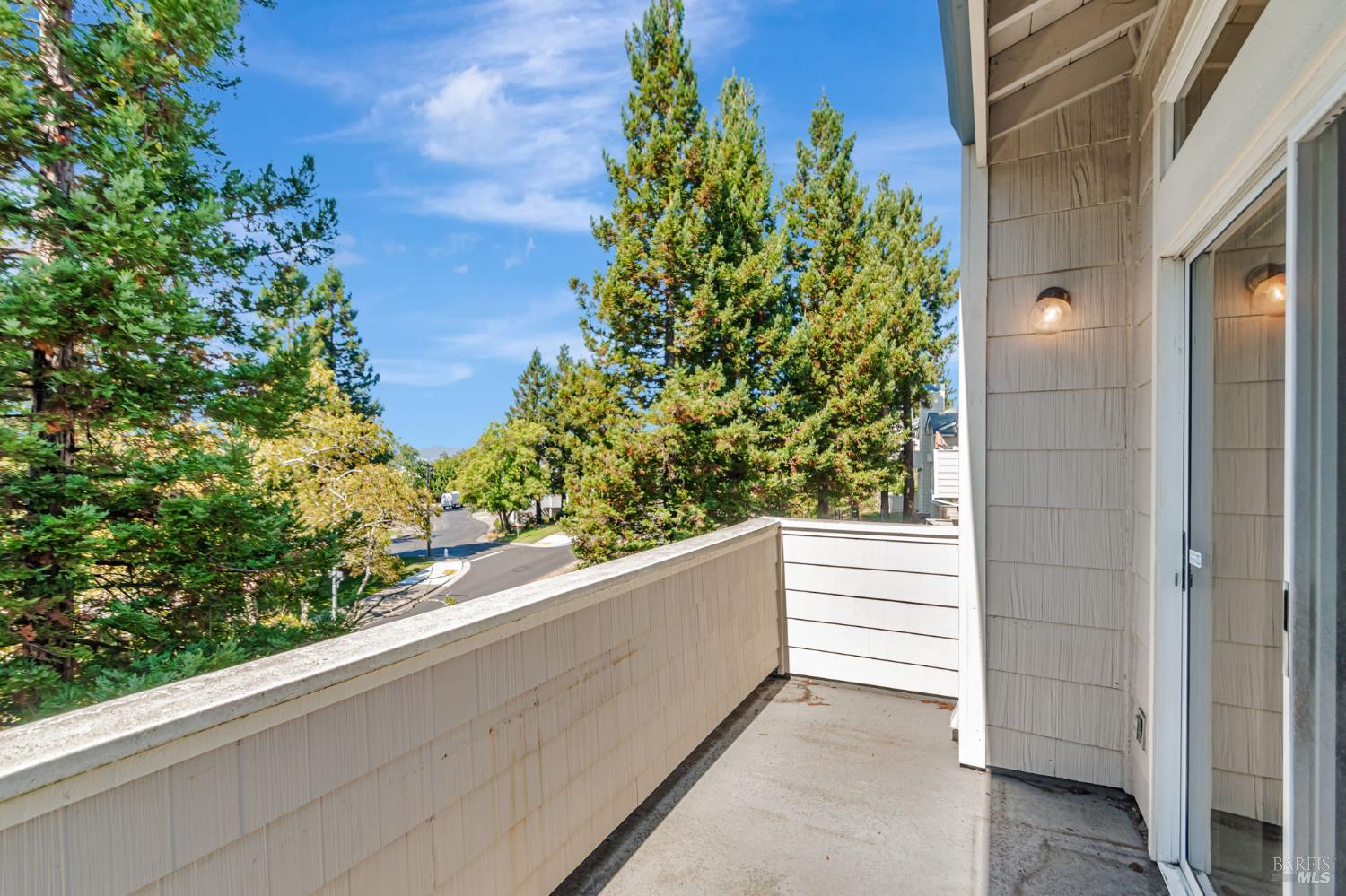 Detail Gallery Image 15 of 53 For 2016 Stonefield Ln, Santa Rosa,  CA 95403 - 3 Beds | 2/1 Baths