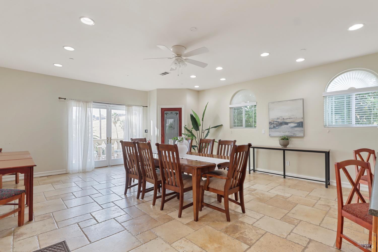 Detail Gallery Image 43 of 99 For 3945 Joslin Ln, Vacaville,  CA 95688 - 6 Beds | 5/4 Baths