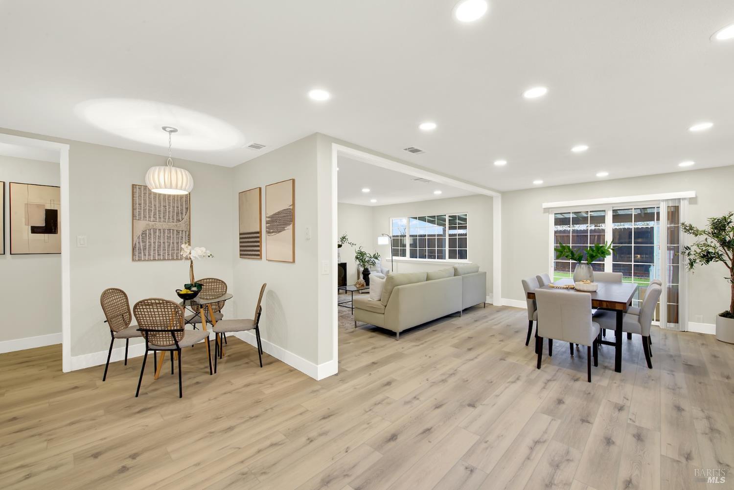 Detail Gallery Image 10 of 37 For 880 Trysail Ct, Vacaville,  CA 95687 - 4 Beds | 2 Baths