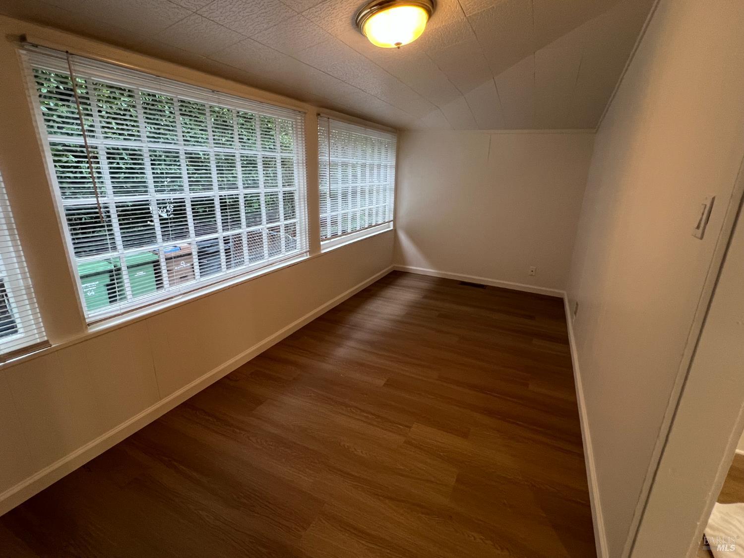 Detail Gallery Image 25 of 32 For 127 Bolinas Ave, Ross,  CA 94957 - 2 Beds | 1 Baths