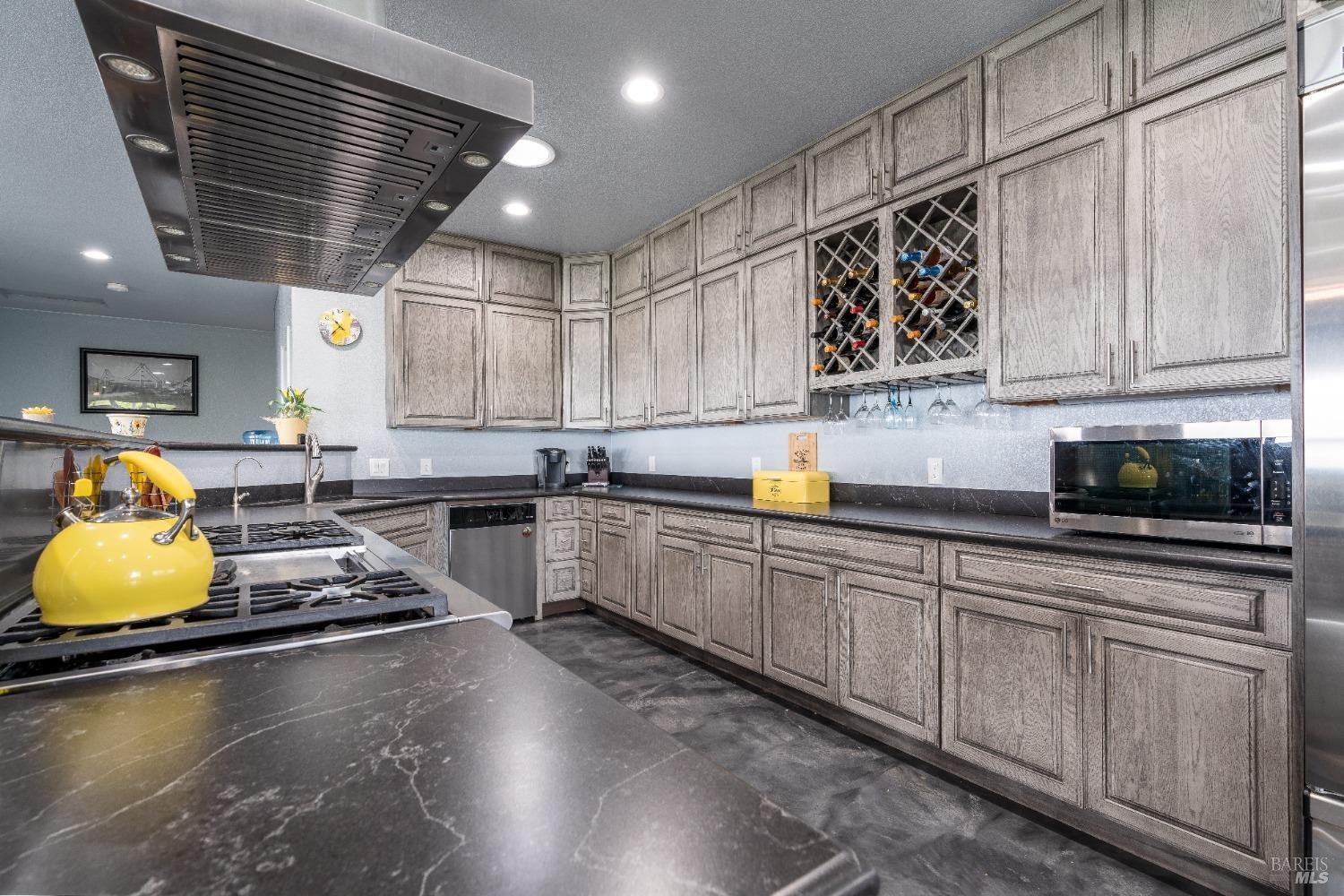 Detail Gallery Image 62 of 91 For 5510 Parducci Rd, Ukiah,  CA 95482 - 3 Beds | 3 Baths