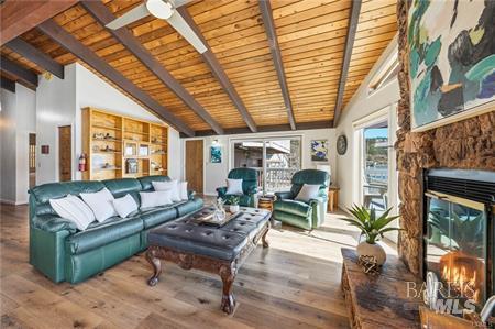 Detail Gallery Image 19 of 61 For 10165 Lakeshore Dr, Clearlake,  CA 95422 - 4 Beds | 3 Baths