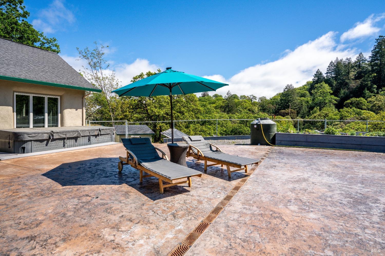 Detail Gallery Image 29 of 91 For 5510 Parducci Rd, Ukiah,  CA 95482 - 3 Beds | 3 Baths