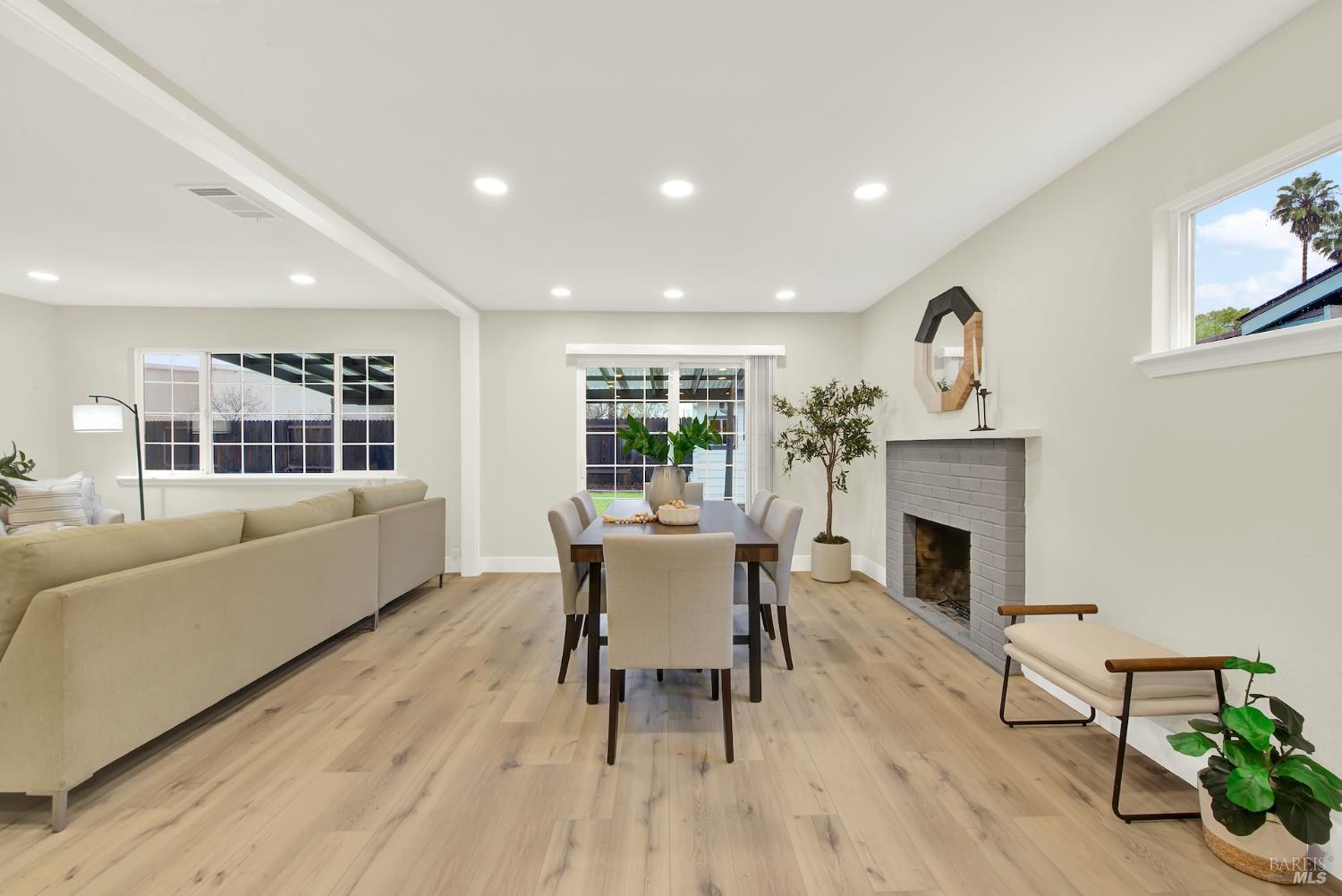 Detail Gallery Image 8 of 37 For 880 Trysail Ct, Vacaville,  CA 95687 - 4 Beds | 2 Baths