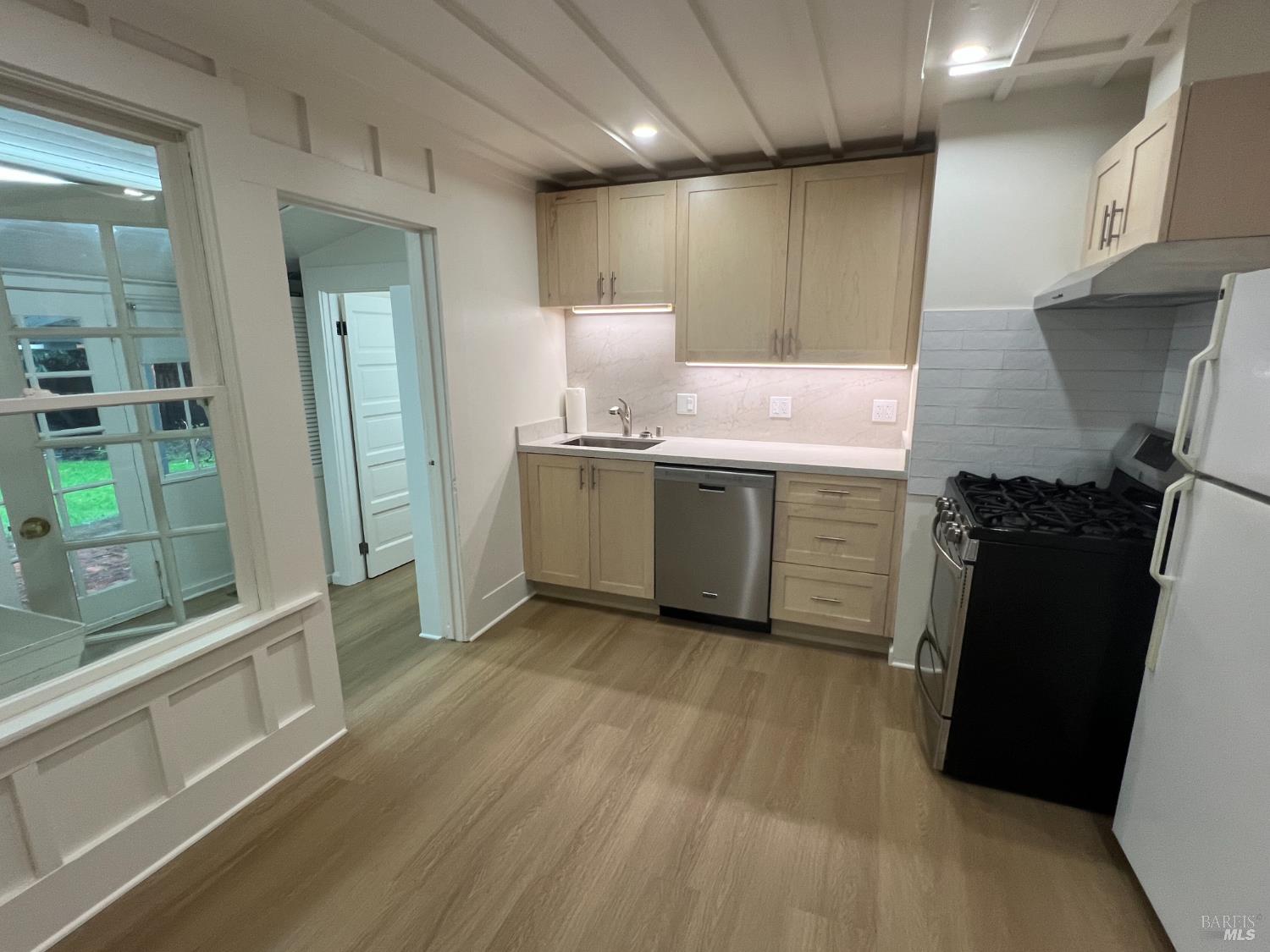 Detail Gallery Image 16 of 32 For 127 Bolinas Ave, Ross,  CA 94957 - 2 Beds | 1 Baths