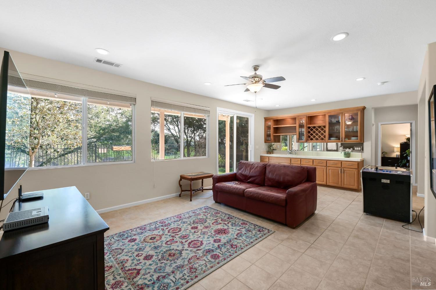 Detail Gallery Image 14 of 50 For 2664 Avocet Ln, Vallejo,  CA 94591 - 3 Beds | 2/1 Baths