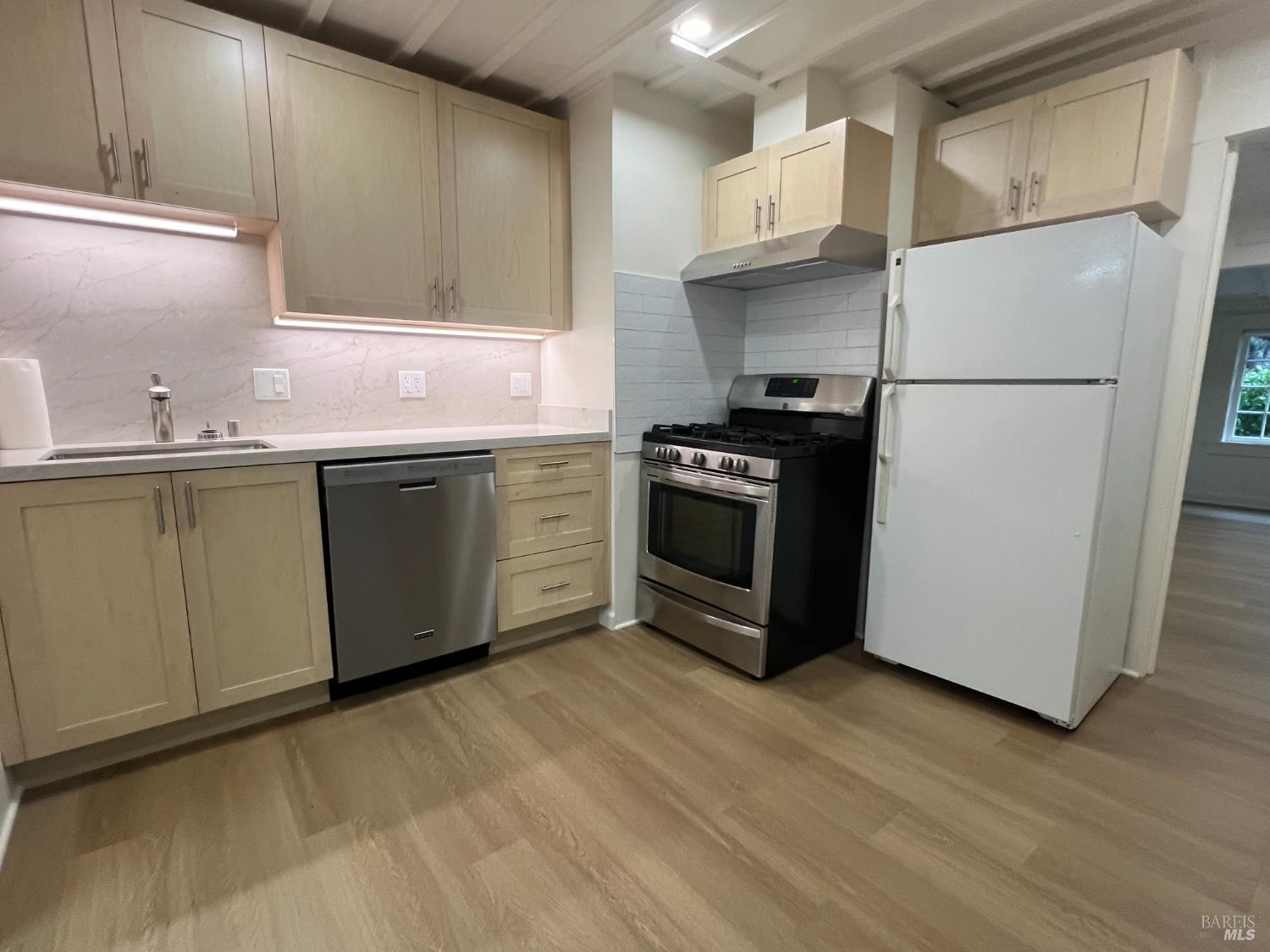 Detail Gallery Image 15 of 32 For 127 Bolinas Ave, Ross,  CA 94957 - 2 Beds | 1 Baths