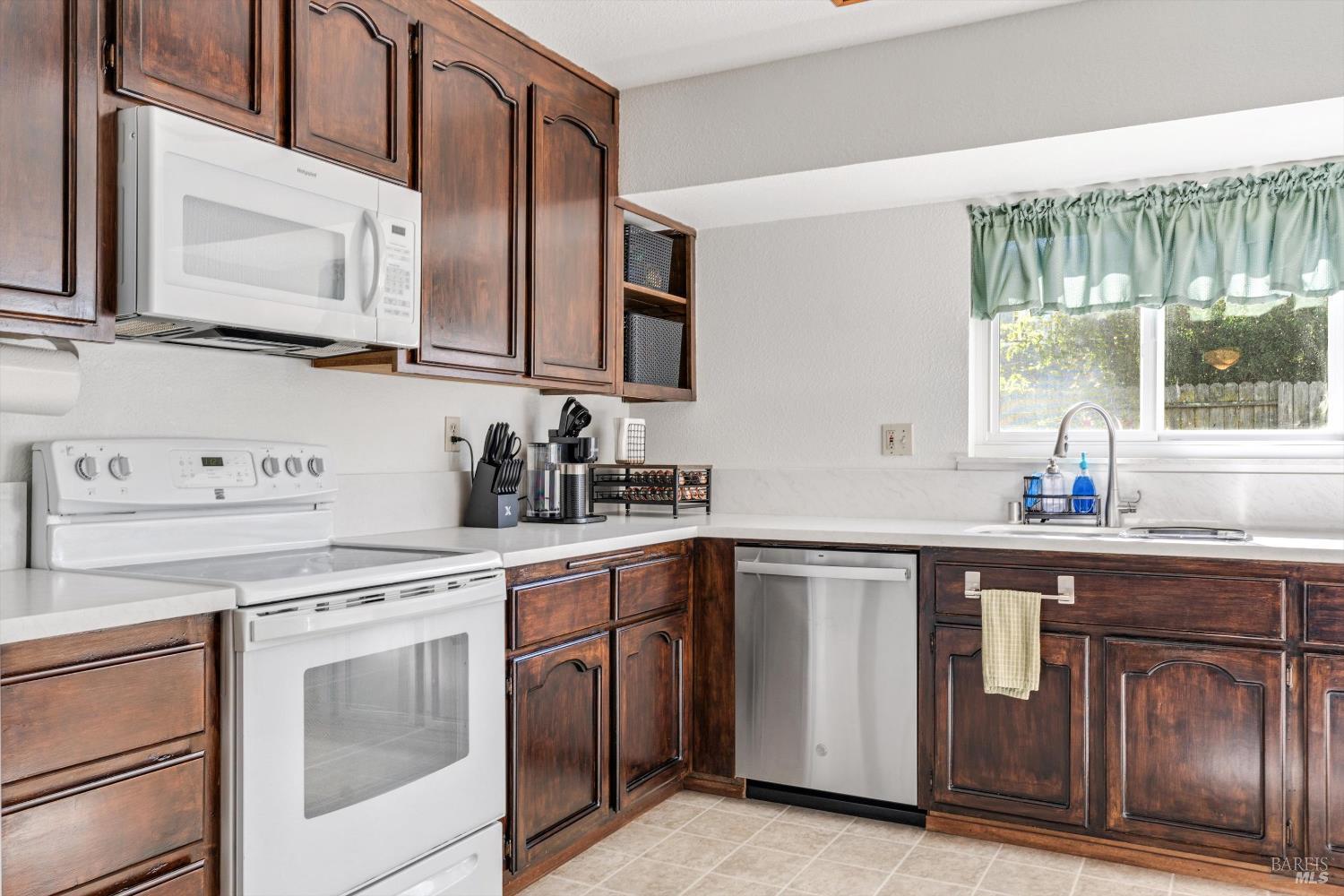 Detail Gallery Image 11 of 22 For 1403 Shasta St, Suisun City,  CA 94585 - 3 Beds | 2 Baths