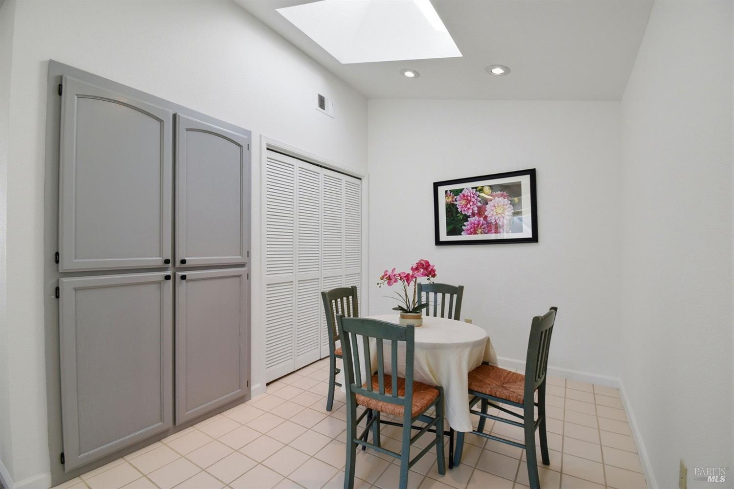 Detail Gallery Image 26 of 53 For 2016 Stonefield Ln, Santa Rosa,  CA 95403 - 3 Beds | 2/1 Baths