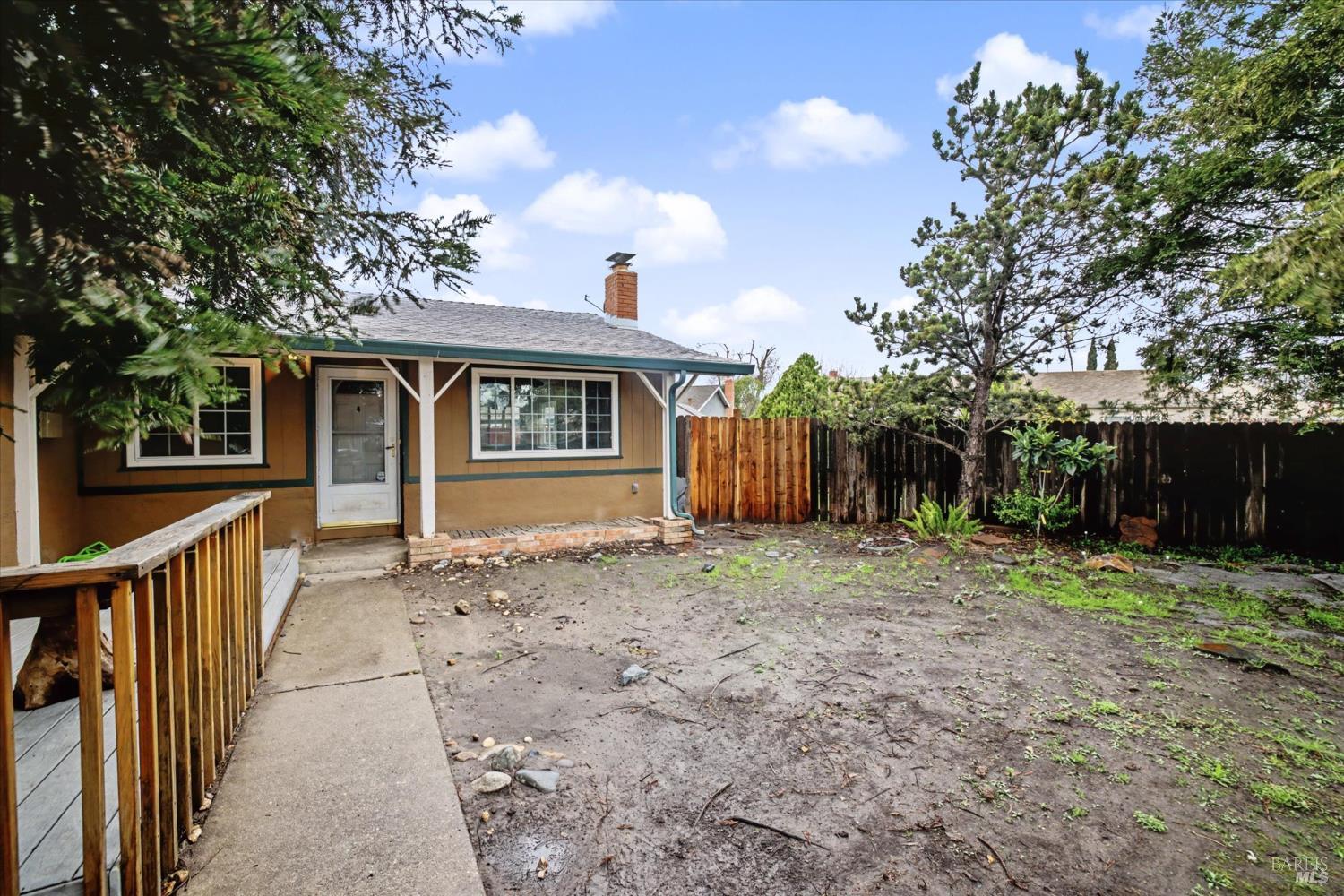 Detail Gallery Image 3 of 36 For 1213 Sprig Ct, Fairfield,  CA 94533 - 3 Beds | 2 Baths