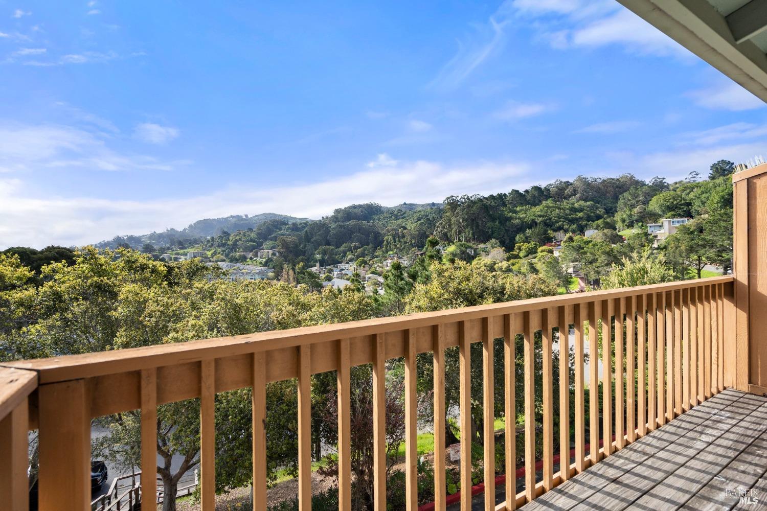 Detail Gallery Image 4 of 15 For 715 Drake Ave, Sausalito,  CA 94965 - 2 Beds | 1 Baths