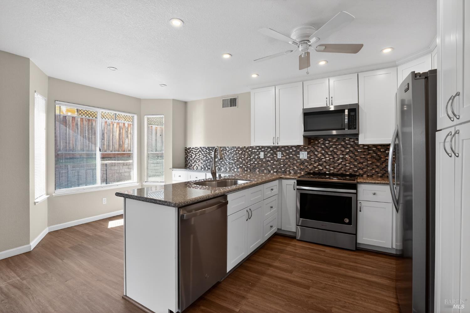 Detail Gallery Image 6 of 30 For 3537 Centennial Dr, Antioch,  CA 94509 - 4 Beds | 2/1 Baths