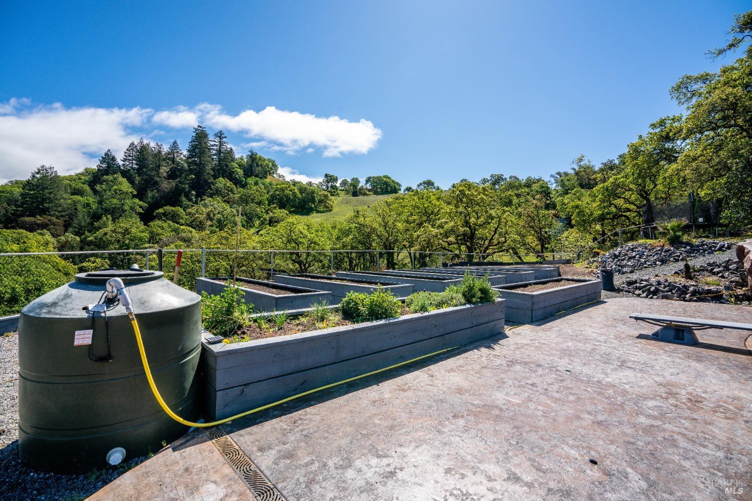 Detail Gallery Image 30 of 91 For 5510 Parducci Rd, Ukiah,  CA 95482 - 3 Beds | 3 Baths