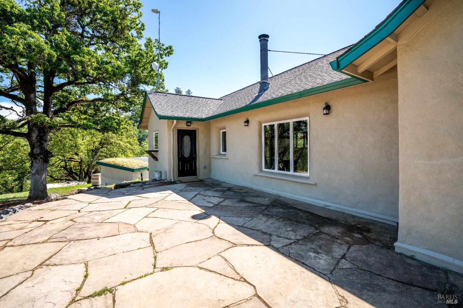 Detail Gallery Image 9 of 91 For 5510 Parducci Rd, Ukiah,  CA 95482 - 3 Beds | 3 Baths