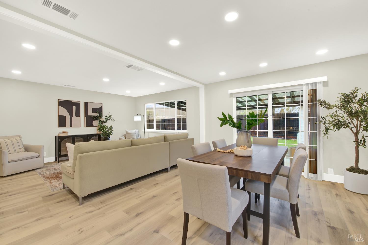 Detail Gallery Image 7 of 37 For 880 Trysail Ct, Vacaville,  CA 95687 - 4 Beds | 2 Baths