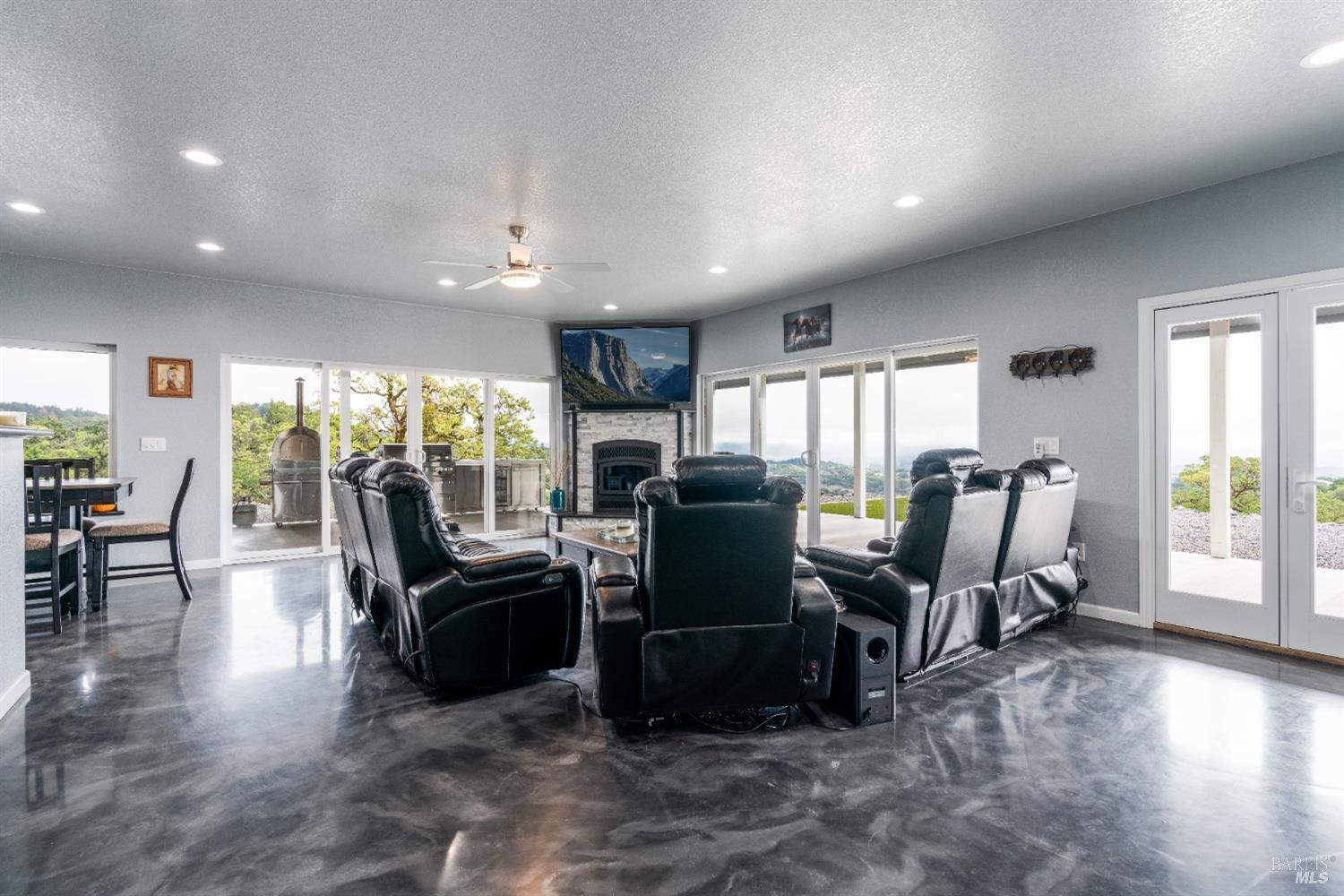 Detail Gallery Image 58 of 91 For 5510 Parducci Rd, Ukiah,  CA 95482 - 3 Beds | 3 Baths