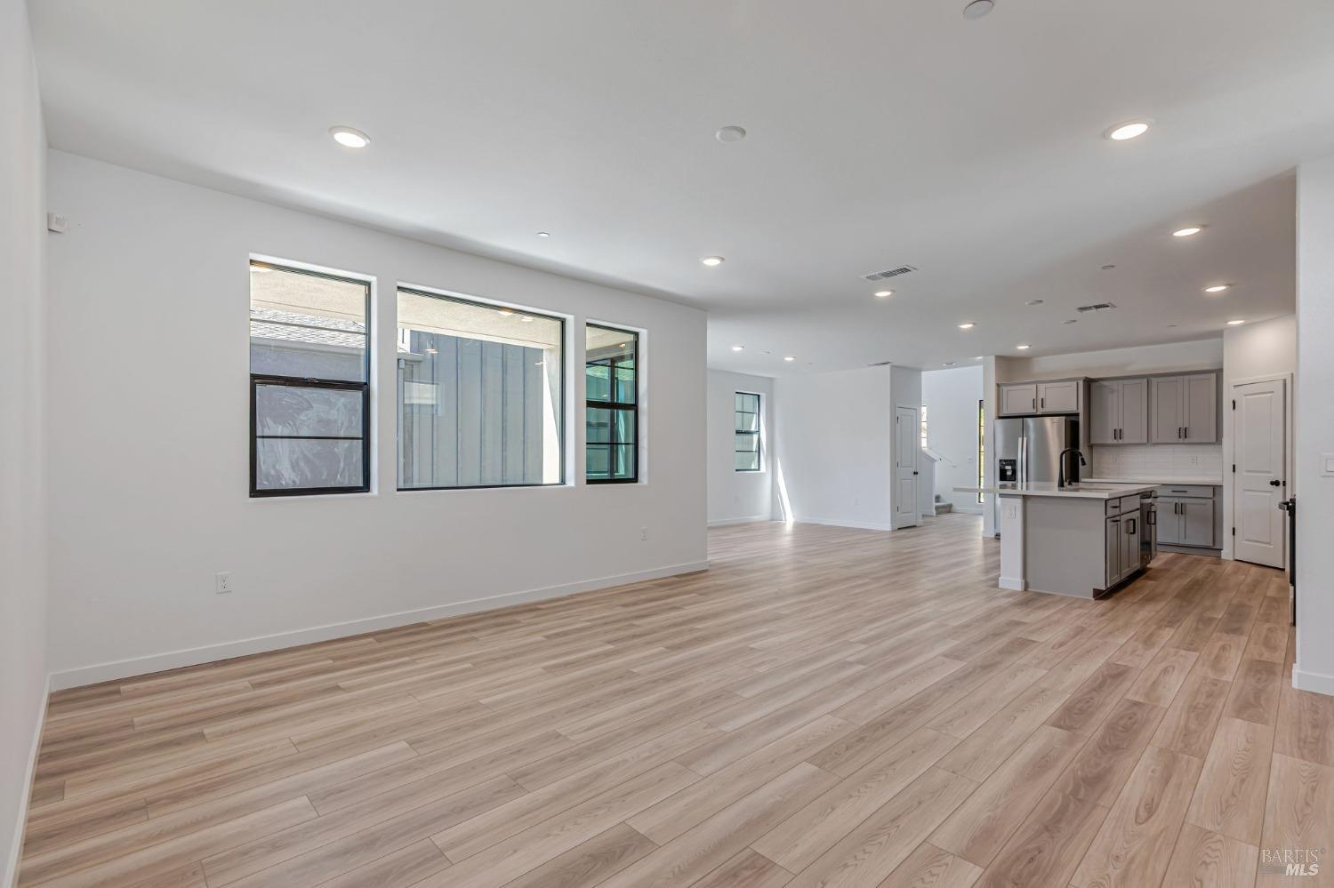 Detail Gallery Image 4 of 13 For 9013 Camino Colegio Rd, Rohnert Park,  CA 94928 - 4 Beds | 3 Baths