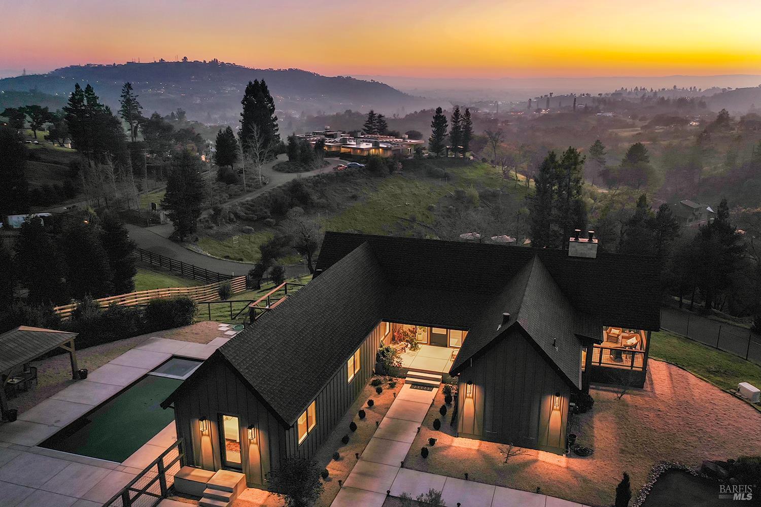 Detail Gallery Image 4 of 54 For 1750 Crystal Springs Ct, Santa Rosa,  CA 95404 - 3 Beds | 2 Baths