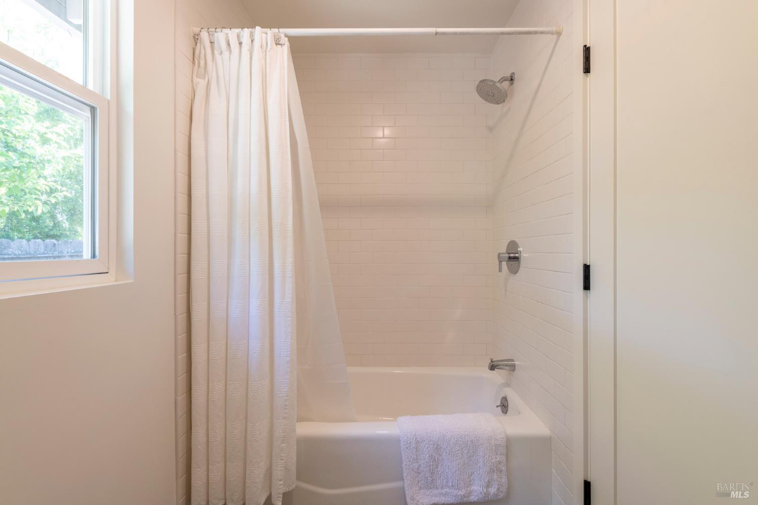 Detail Gallery Image 38 of 65 For 2501 Pinot Way, Saint Helena,  CA 94574 - 5 Beds | 3/1 Baths