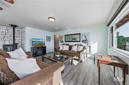 Detail Gallery Image 11 of 49 For 4045 Mesa Dr, Clearlake,  CA 95422 - 3 Beds | 1/1 Baths