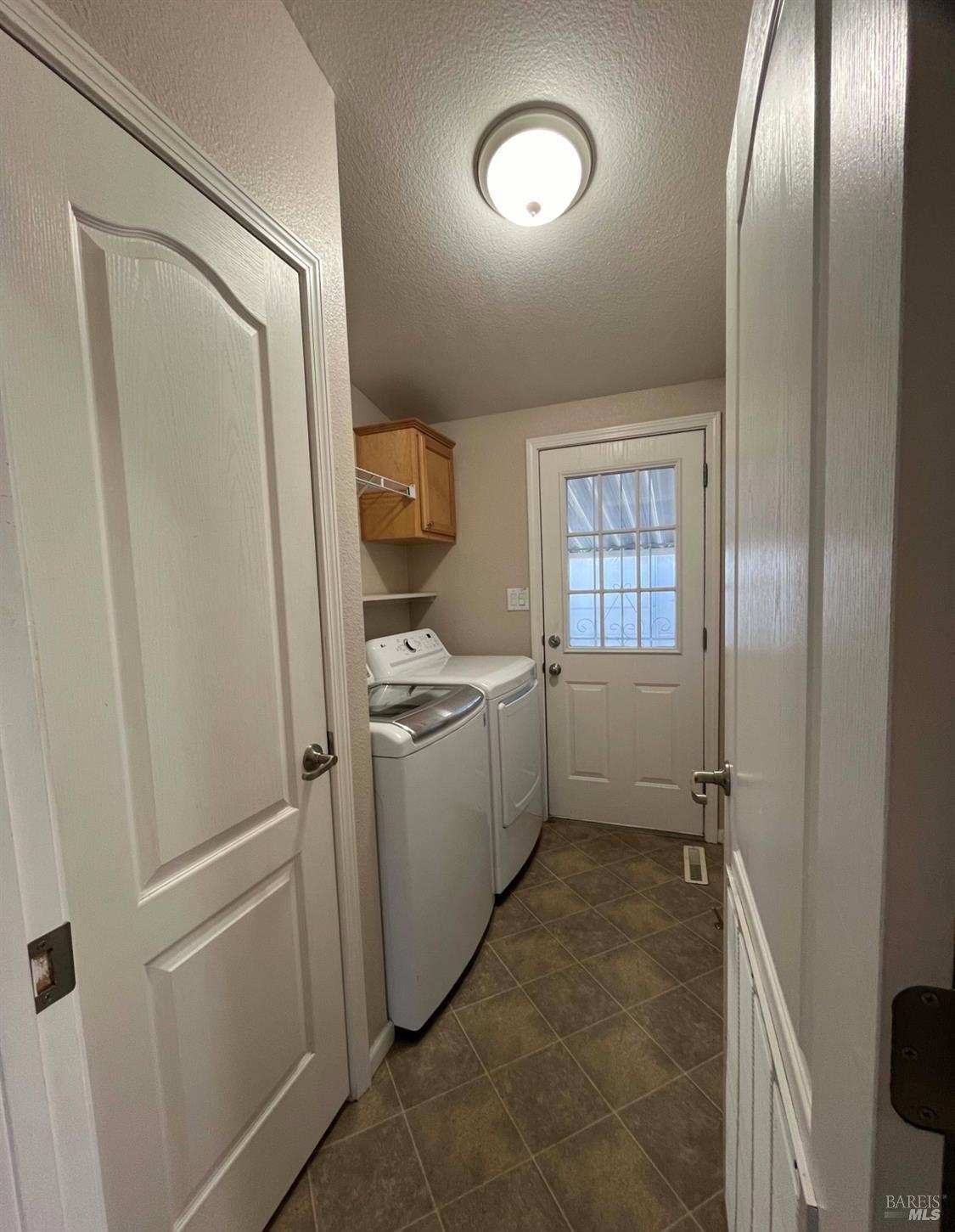 Detail Gallery Image 7 of 22 For 70 Coronado Cir, Santa Rosa,  CA 95409 - 2 Beds | 2 Baths