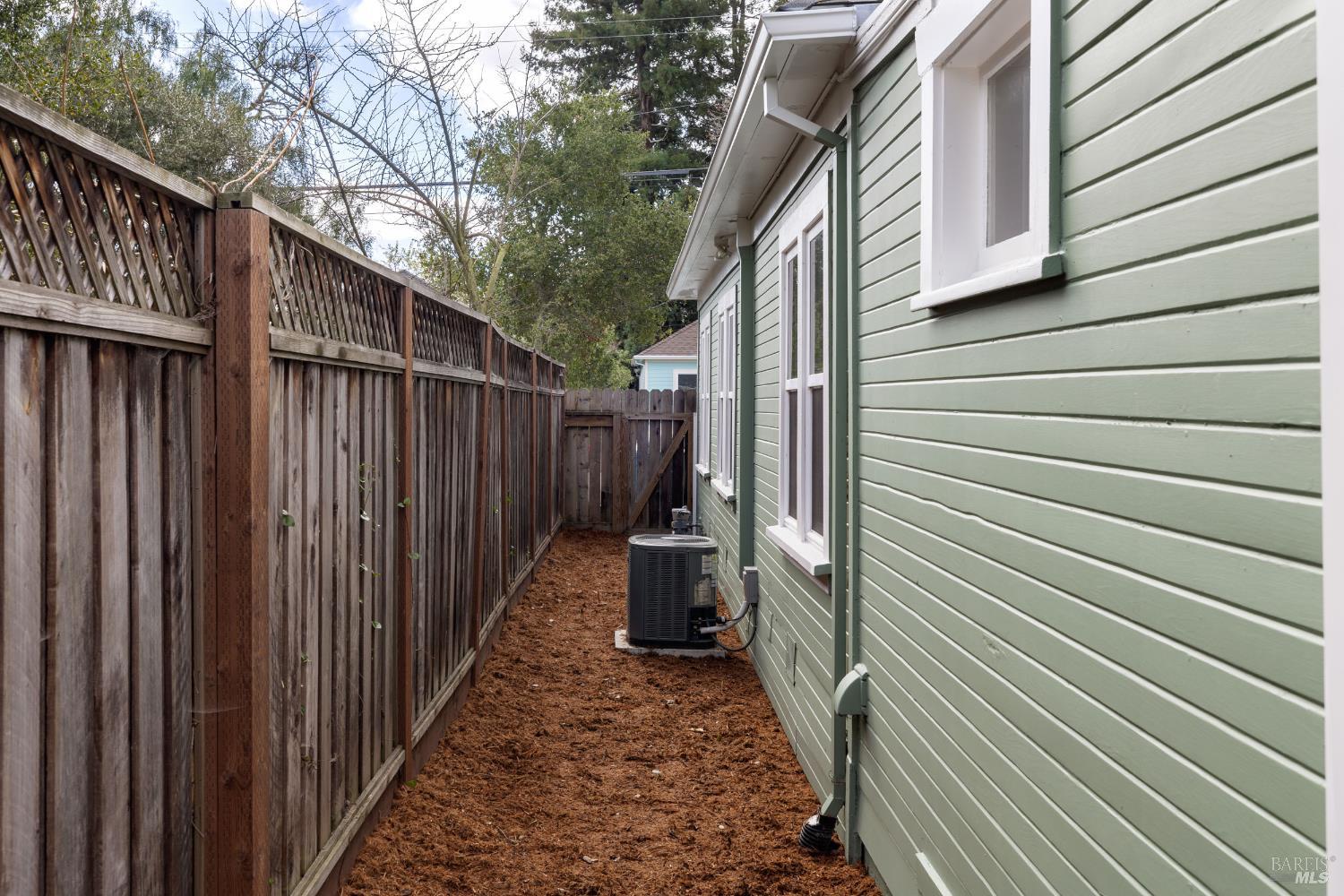 Detail Gallery Image 18 of 28 For 11 10th St, Petaluma,  CA 94952 - 2 Beds | 1 Baths