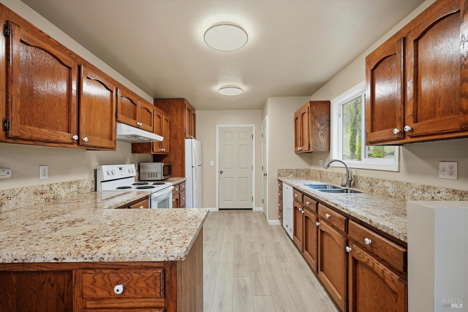 Detail Gallery Image 2 of 37 For 19474 Donkey Hill Rd, Hidden Valley Lake,  CA 95467 - 3 Beds | 2 Baths